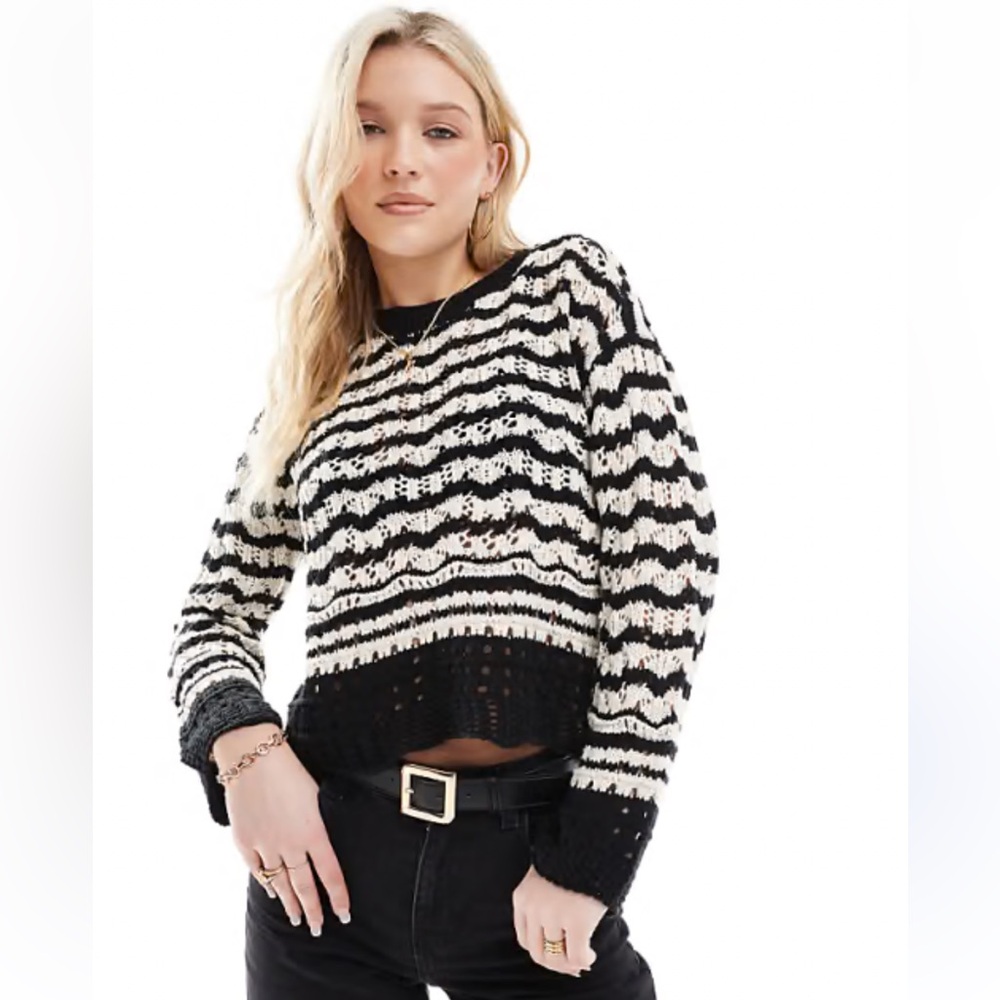 Black/white Stripe Crochet Knit Sweater--flaresleeve-scallop edge hem-NWOT- SzM